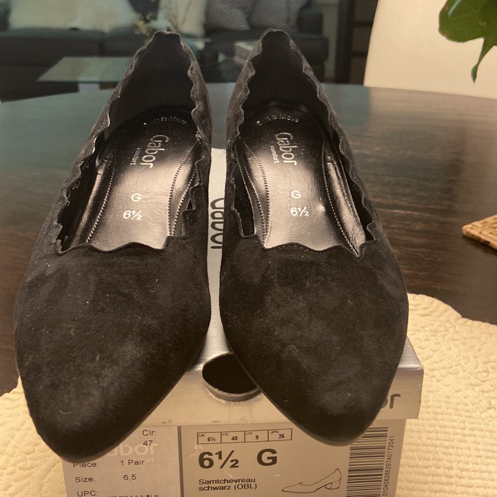 Authentic Gabor mid heel Suede Pump Scallop Edge